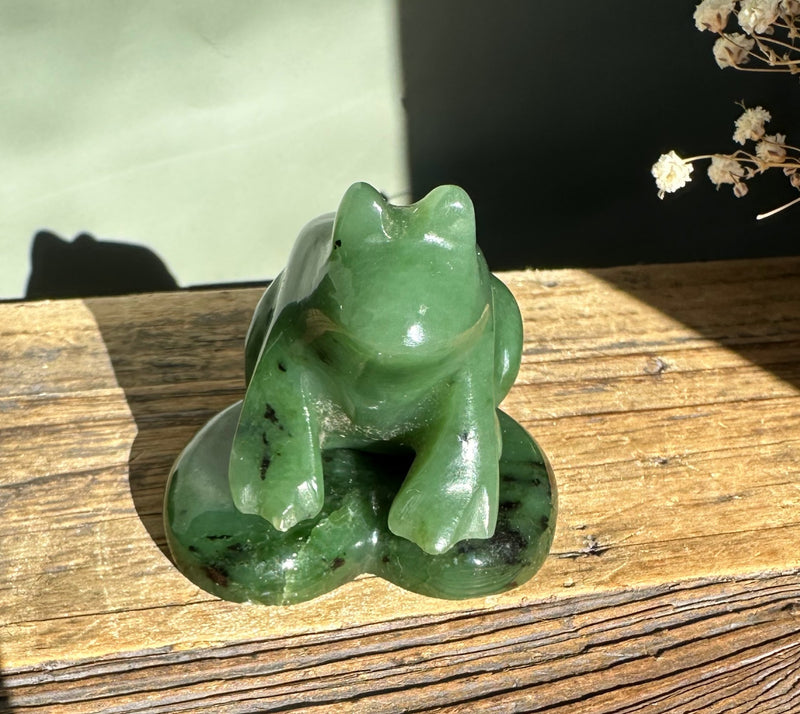 Siberian Jade Frog on jade base - 1.5"*